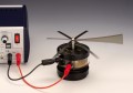 Wibrator elektromechaniczny w połączeniu z generatorem funkcyjnym oraz sprężynami płaskimi