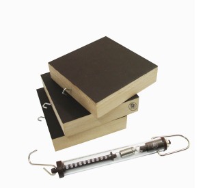 Zestaw klocków do badania siły tarcia z siłomierzem