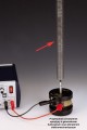 Wibrator elektromechaniczny w połączeniu ze sprężyną spiralną oraz generatorem funkcyjnym