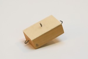 Klocek do doświadczeń z tarcia z haczykiem